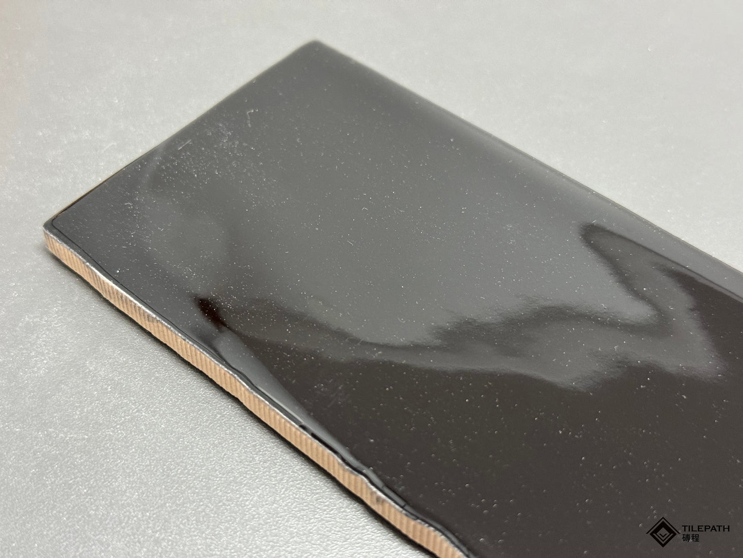 黑色波浪邊磚 (亮光面) 樣板