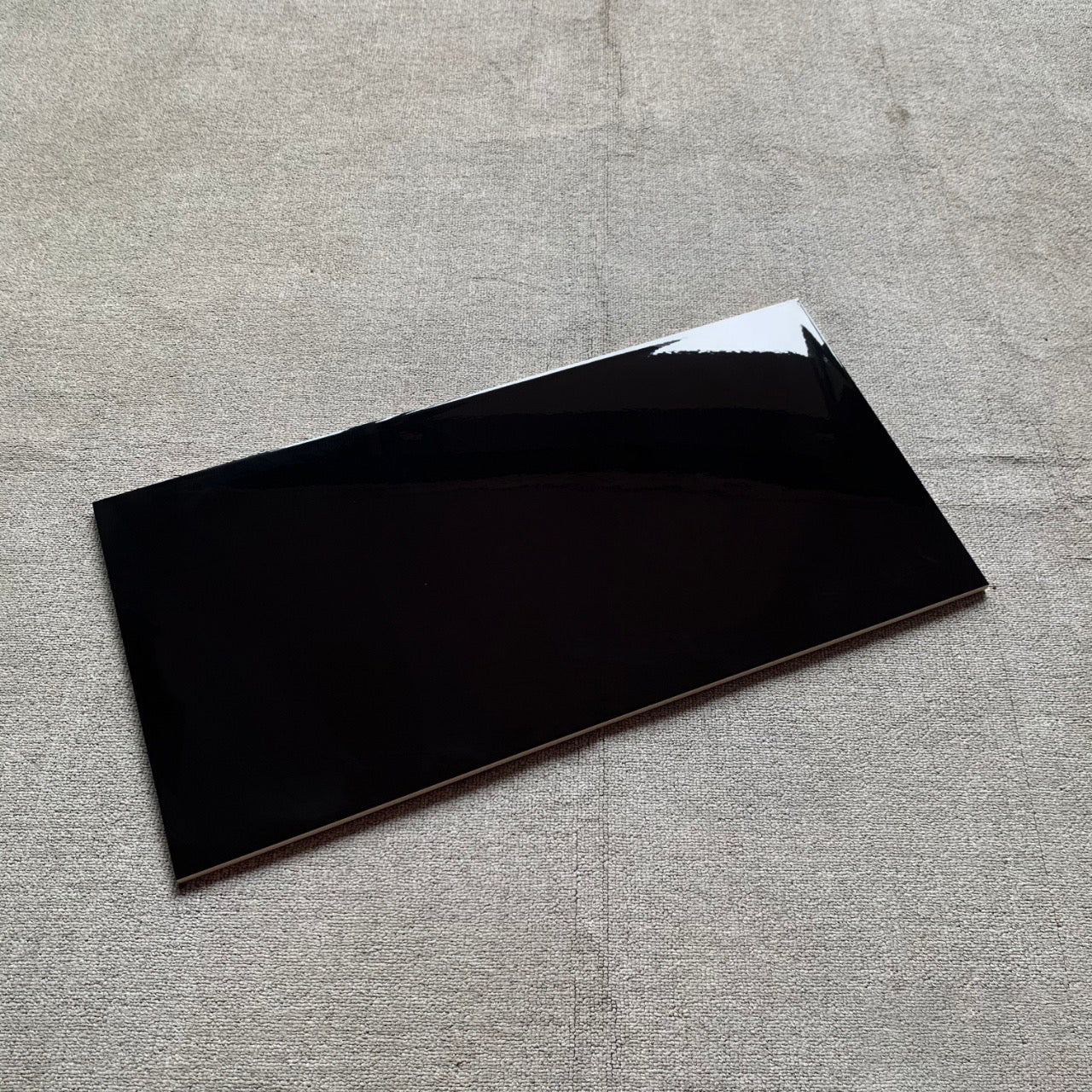 黑色瓷片 ;樣板