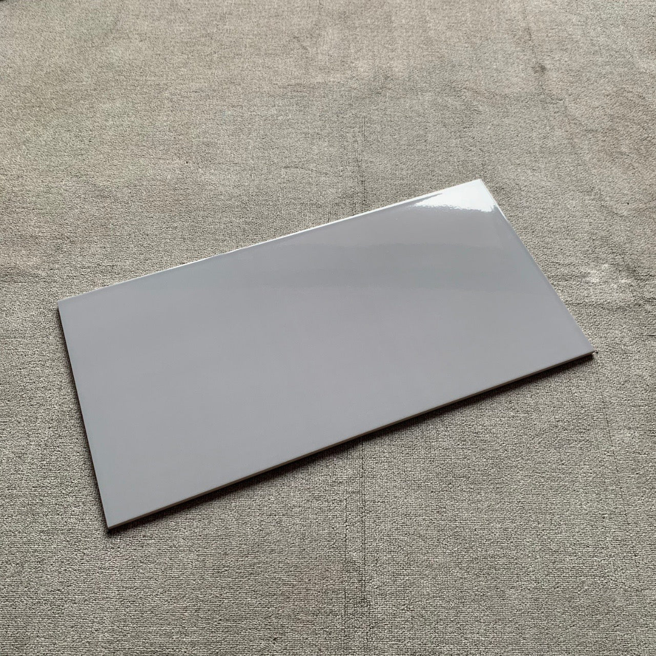 銀石灰色瓷片 ;樣板