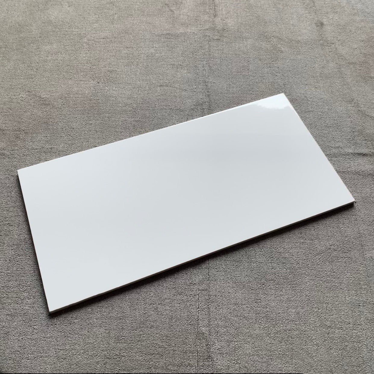 純淨白磚瓷片 ;樣板